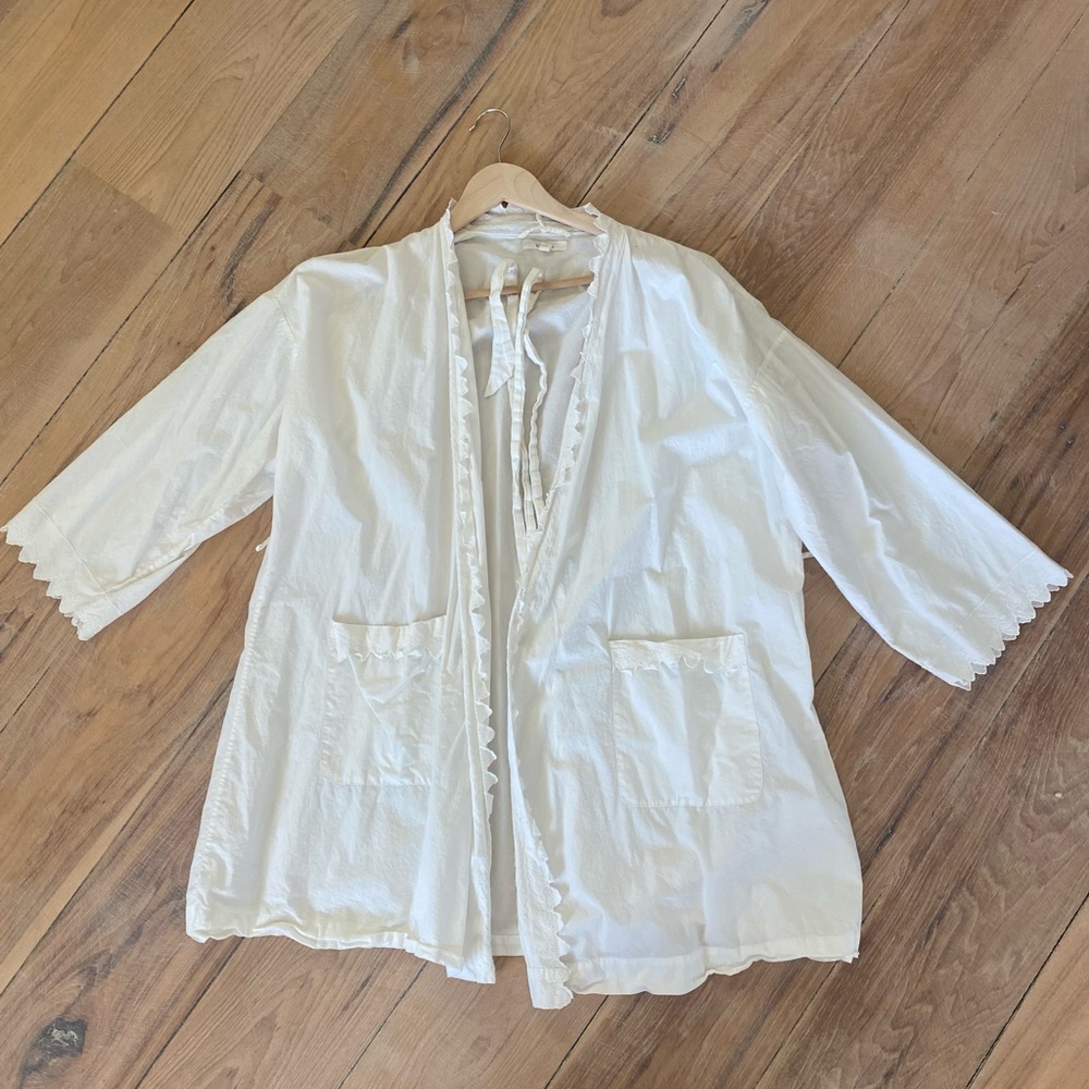 Doen White Cotton Robe with Scalloped Trim , worn one time!!!